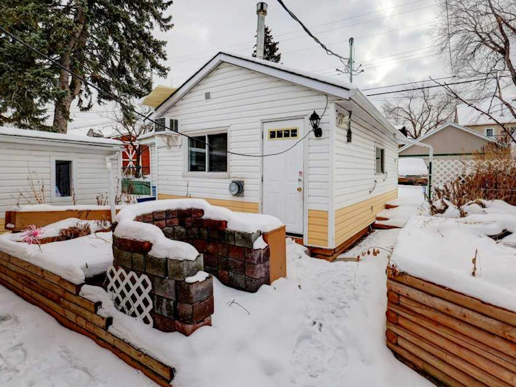 221 31 Avenue NE, Calgary, AB, T2E 2G1 - 27