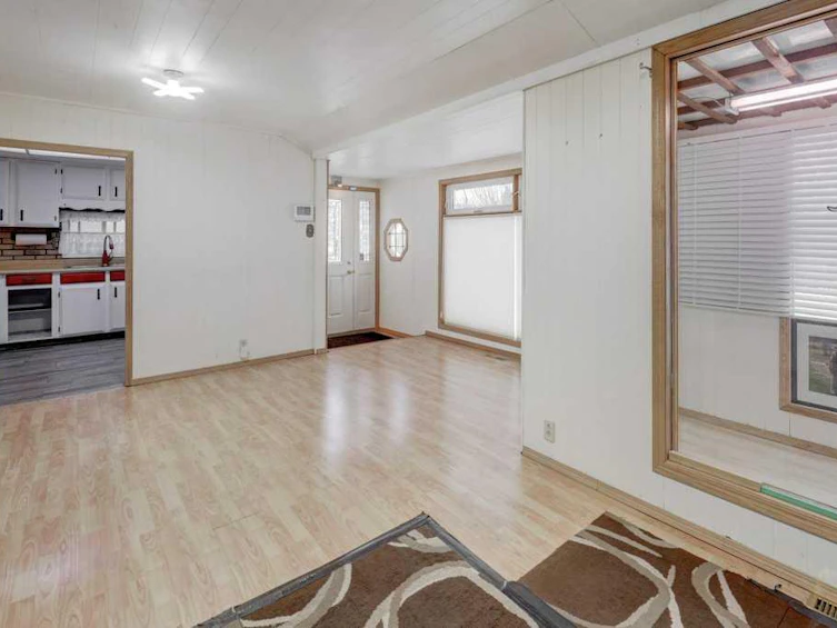 221 31 Avenue NE, Calgary, AB, T2E 2G1 - 7