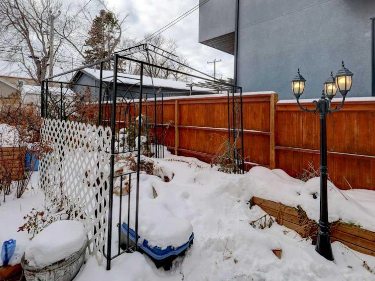 221 31 Avenue NE, Calgary, AB, T2E 2G1 - 26