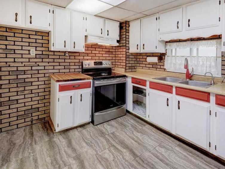 221 31 Avenue NE, Calgary, AB, T2E 2G1 - 9