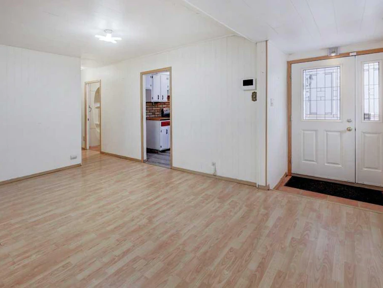 221 31 Avenue NE, Calgary, AB, T2E 2G1 - 3