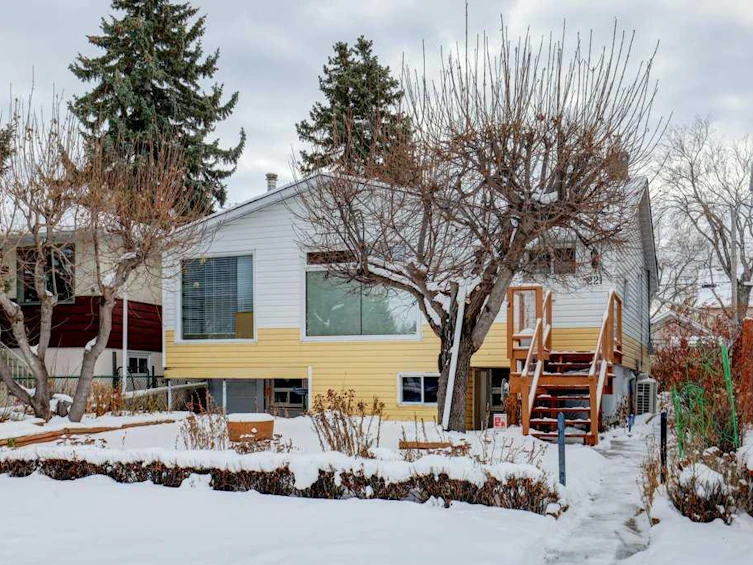 221 31 Avenue NE, Calgary, AB, T2E 2G1 - 2