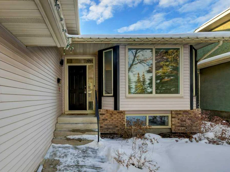 87 Sun Harbour Close SE, Calgary, AB, T2X 3C4 - 3