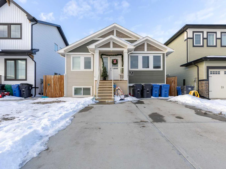 59 Kensington Road W, Lethbridge, AB, T1J 5N5