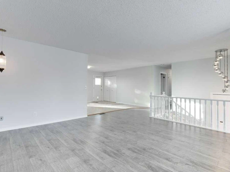 5501 58 Street, Olds, AB, T4H 1J9 - 3