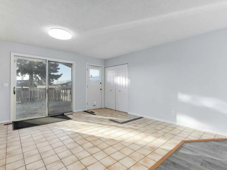 5501 58 Street, Olds, AB, T4H 1J9 - 5