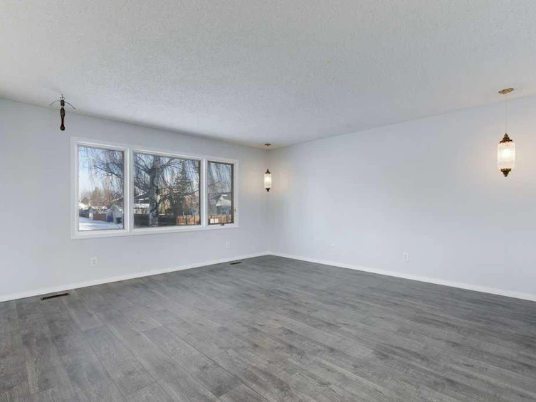 5501 58 Street, Olds, AB, T4H 1J9 - 4