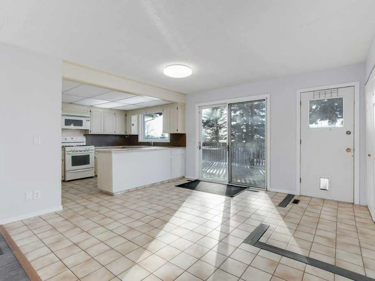 5501 58 Street, Olds, AB, T4H 1J9 - 8