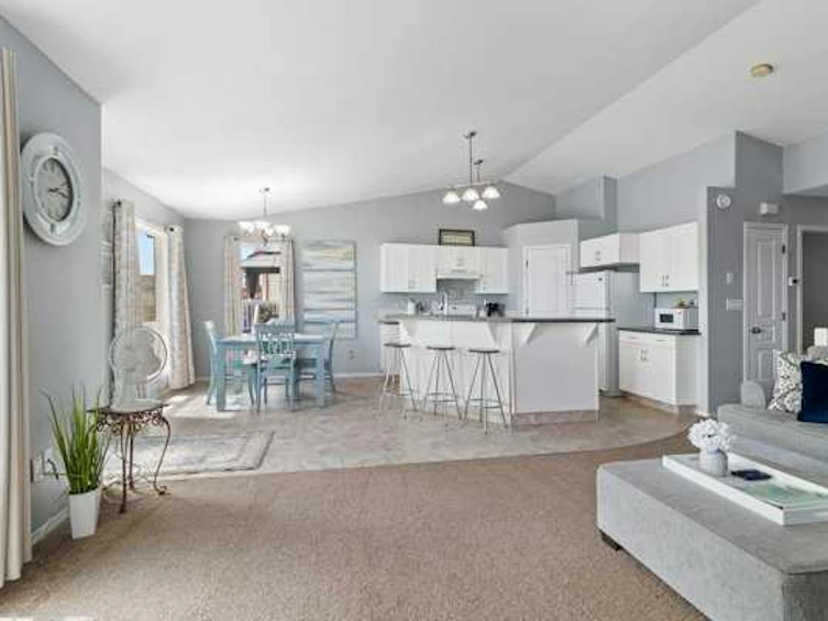 87 Wildrose Drive, Sylvan Lake, AB, T4S 2L1 - 4