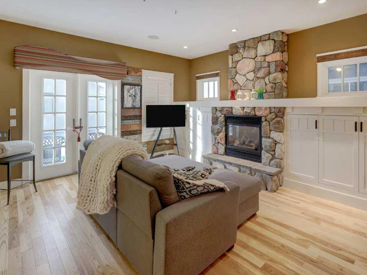 2511 18 Street NW, Calgary, AB, T2M 3T7 - 8