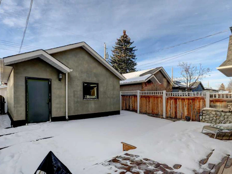 2511 18 Street NW, Calgary, AB, T2M 3T7 - 31
