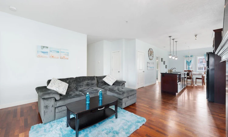 303-1828 14 Street SW
