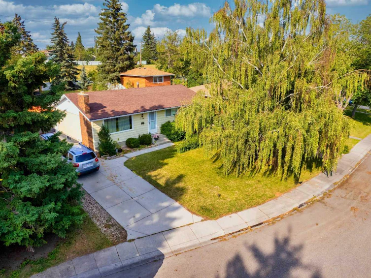 744 Hunterston Crescent NW, Calgary, AB, T2K 4N2 - 38