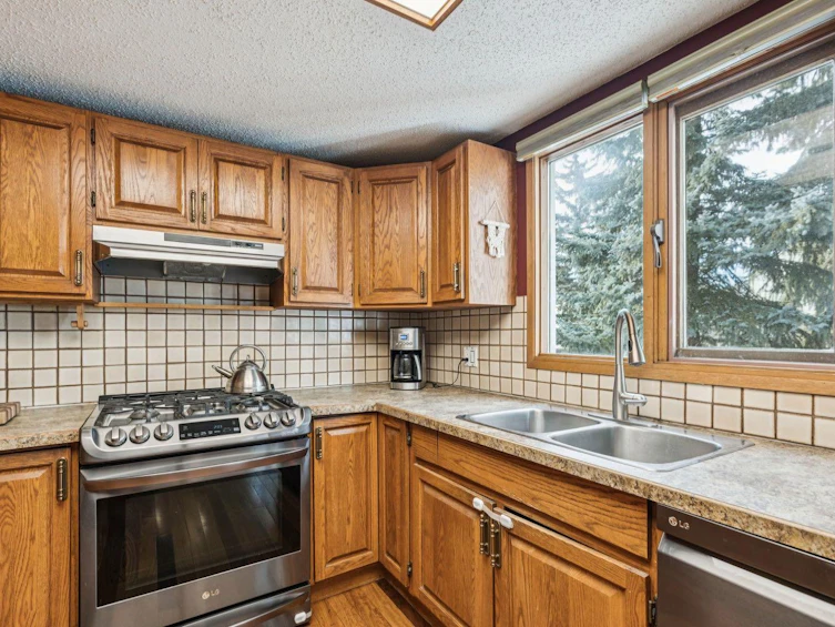 715 Coach Bluff Crescent SW, Calgary, AB, T3H 1A9 - 12