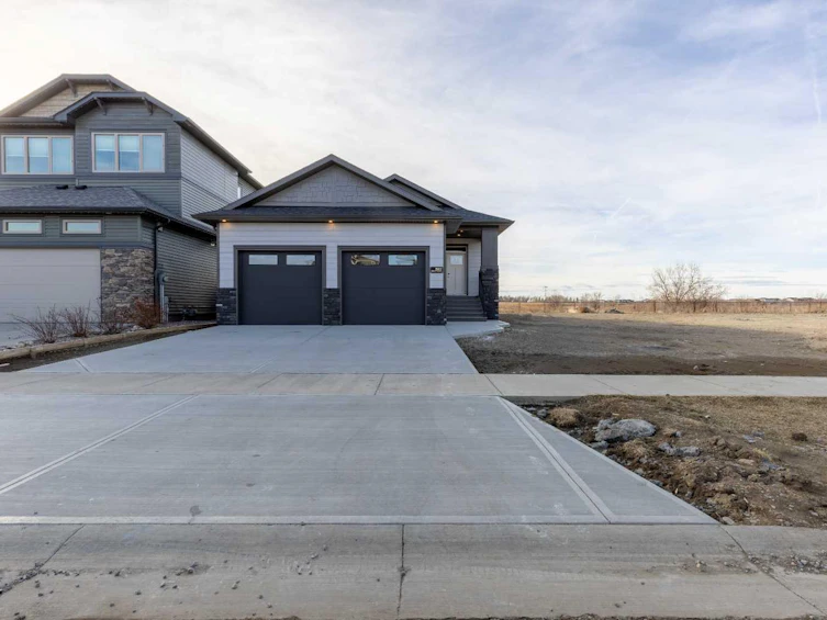 322 Canyon Meadows Road W, Lethbridge, AB, T1K 8E7 - 2