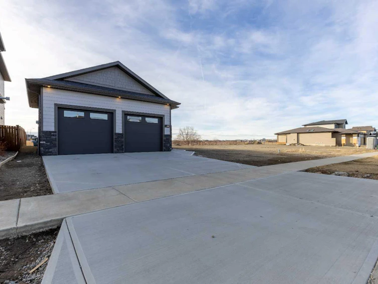 322 Canyon Meadows Road W, Lethbridge, AB, T1K 8E7 - 3