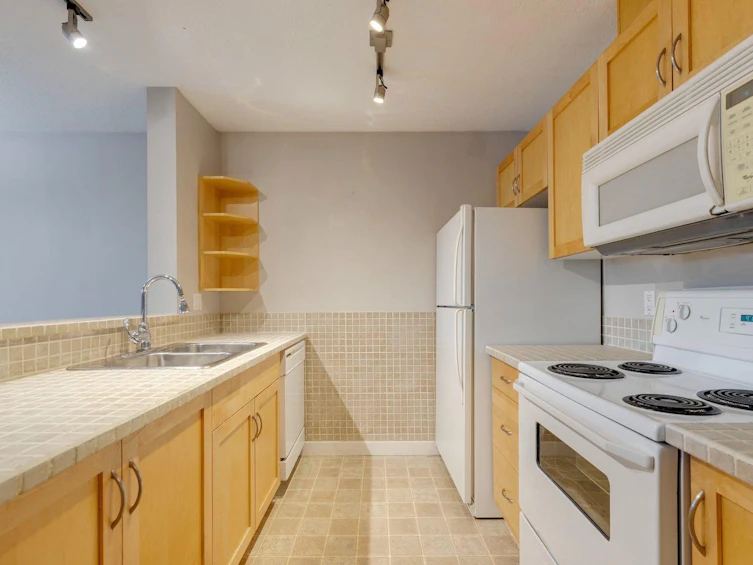 107-2440 34 Avenue SW, Calgary, AB, T2T 2C8 - 11