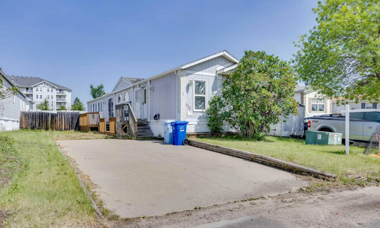 172 Clausen Crescent