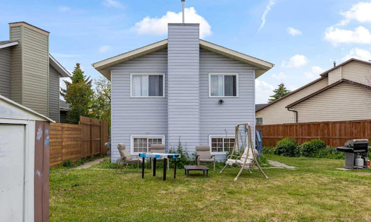 44 Taraglen Place NE