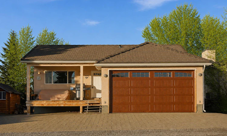 619 Lakeside Drive
