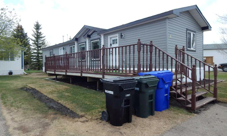 #11-5210 65 Avenue