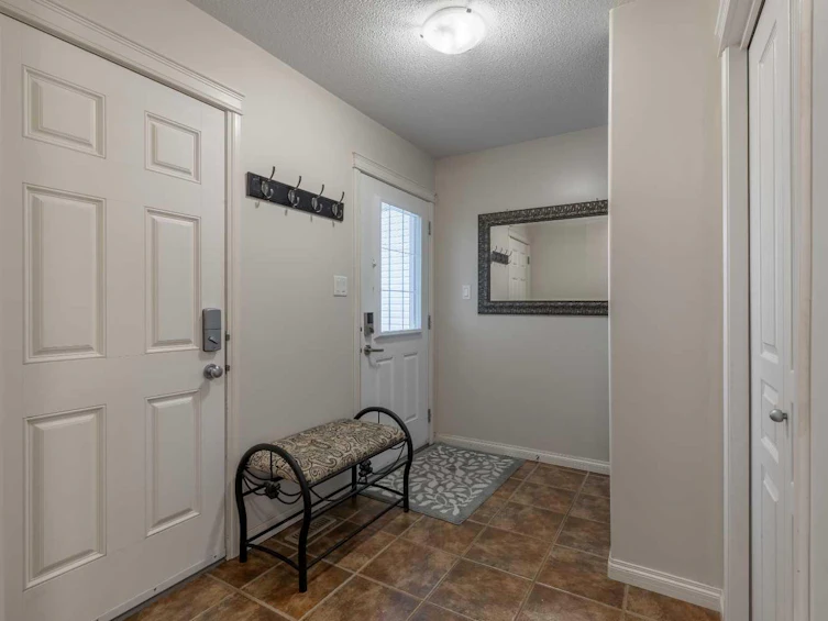 420 Silkstone Crescent W, Lethbridge, AB, T1J 2G3 - 4