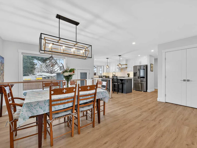 2720 41 Street SW, Calgary, AB, T3E 3K6 - 9