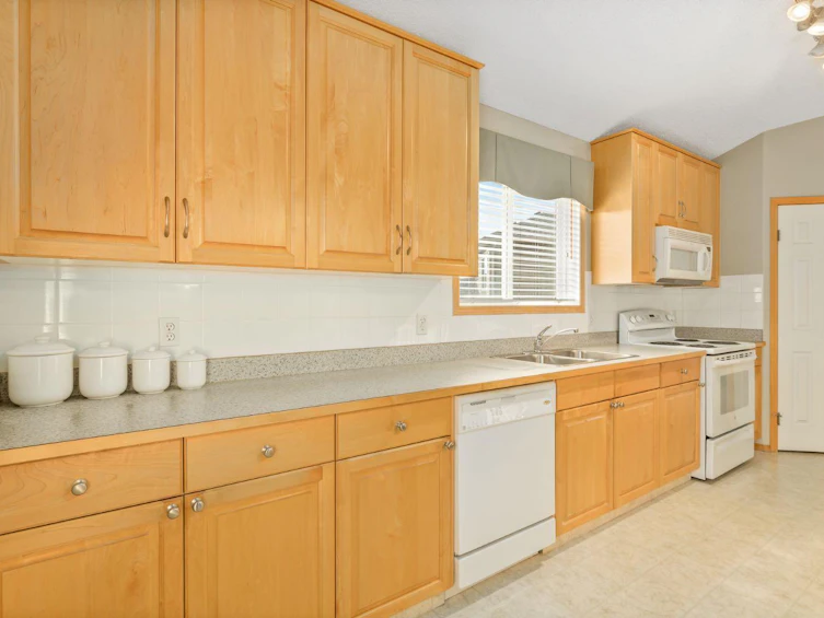 131 Panatella Close NW, Calgary, AB, T3K 6C9 - 10