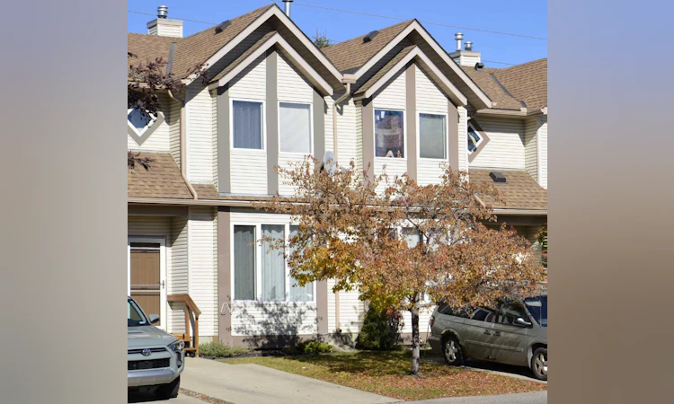 12 Shawbrooke Court SW