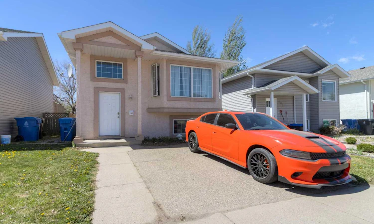 287 Peigan Court W
