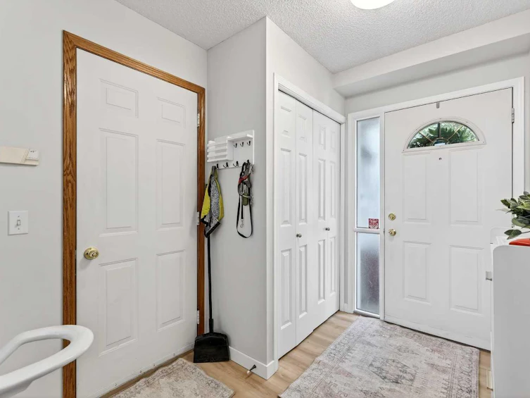 72 Glenbrook Villas SW, Calgary, AB, T3E 7E8 - 2