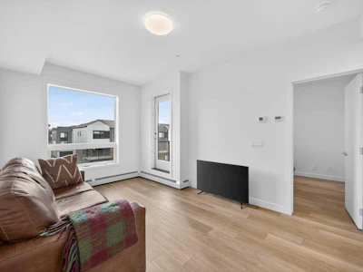 2310-8500 19 Avenue SE - 5