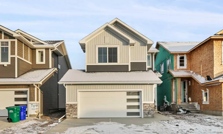 8 Topaz Place