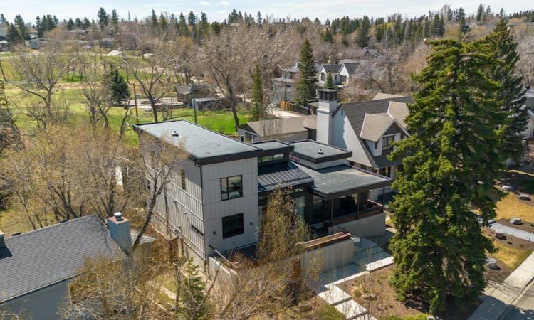 411 Cliffe Avenue SW