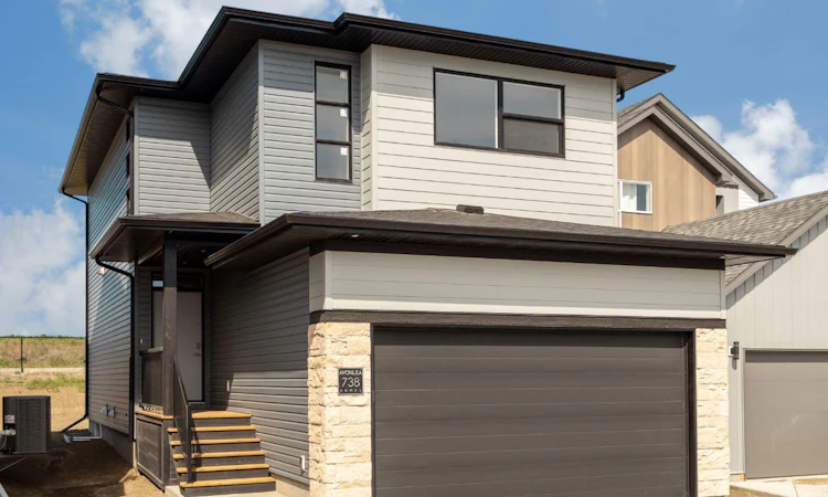 738 Violet Place W