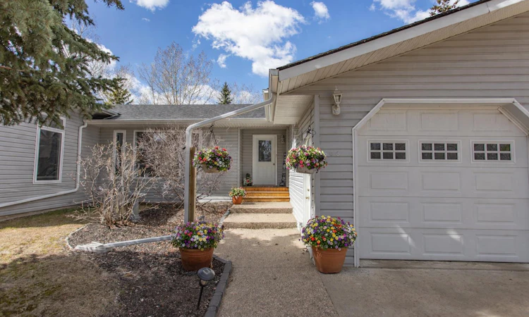 606 Pigeon Close