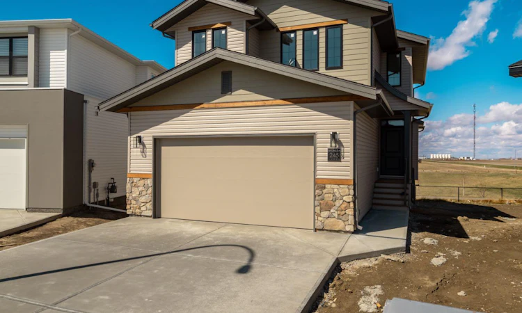 118 Miners Road W