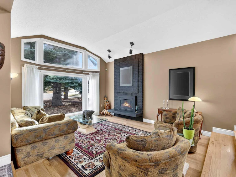 80 Oakmount Way SW, Calgary, AB, T2V 4Y1 - 4