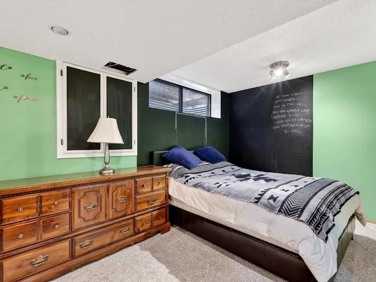 80 Oakmount Way SW, Calgary, AB, T2V 4Y1 - 39