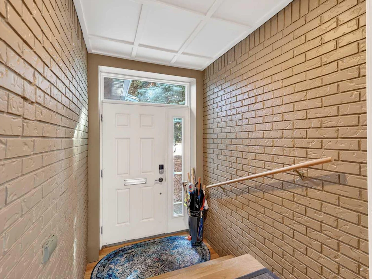 80 Oakmount Way SW, Calgary, AB, T2V 4Y1 - 3