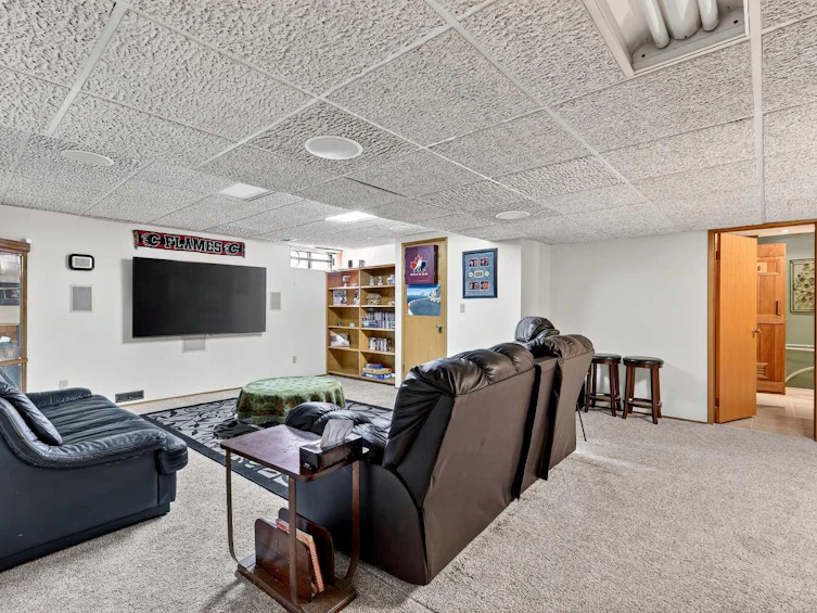 80 Oakmount Way SW, Calgary, AB, T2V 4Y1 - 32