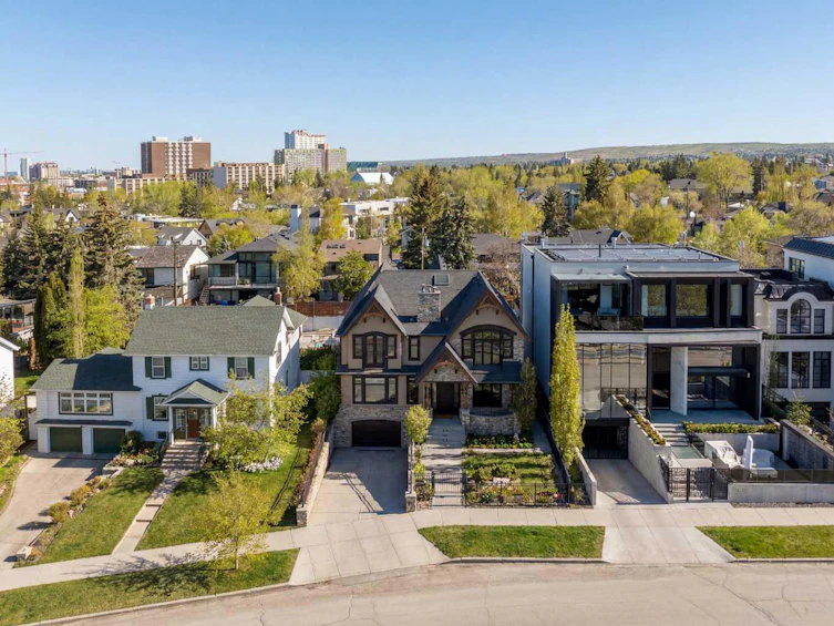738 Crescent Road NW, Calgary, AB, T2M 4A7 - 2