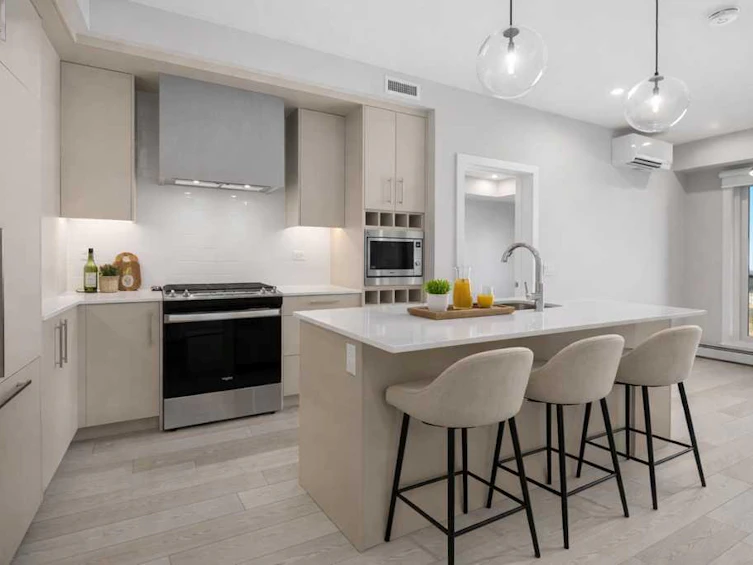 612-8230 Broadcast Avenue, Calgary, AB, T3H 6L3 - 8