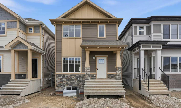 84 Buffaloberry Manor SE
