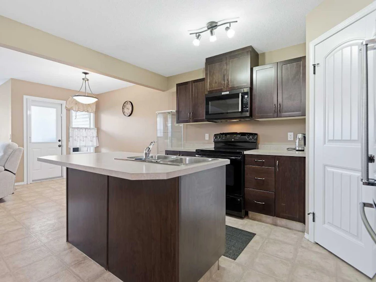 116 Jones Crescent, Red Deer, AB, T4P 0N4 - 16