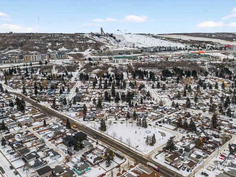 23 Beaupre Crescent NW, Calgary, AB, T3B 2S9 - 36