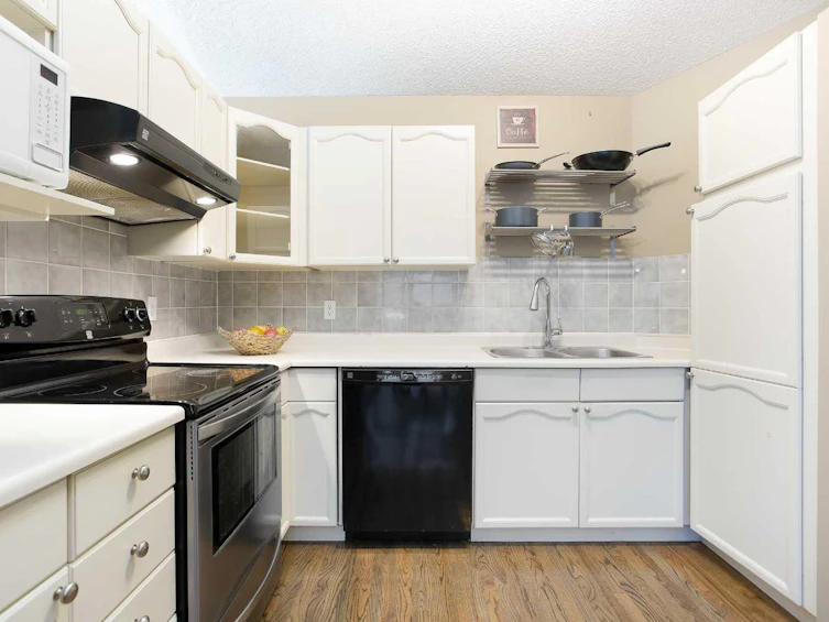 28 Cedardale Road SW, Calgary, AB, T2W 5G5 - 6