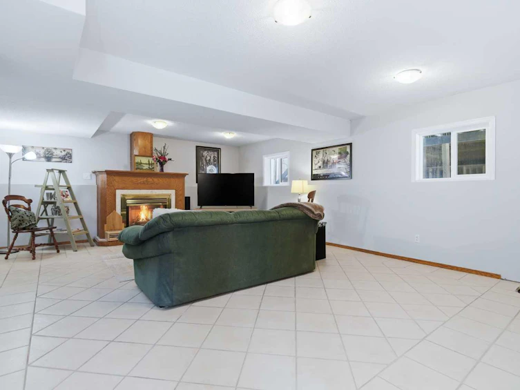 39081 C&E Trail, Red Deer, AB, T0C 0J0 - 37