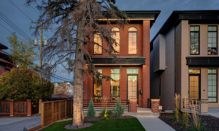 1902 13 Street SW