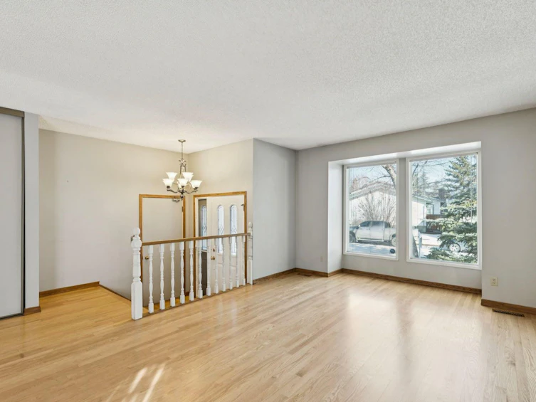 571 Woodside Place SW, Calgary, AB, T2W 3J9 - 10